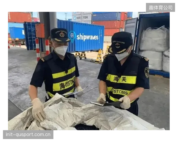 美国海关利用先进的全息标签扫描技术，成功巩固了在港口扣押大批量假冒体育商品的法律证据